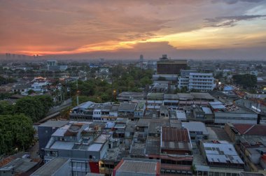 Jakarta resmi olarak Endonezya 'nın başkenti olan Jakarta' nın başkentidir. Jakarta Endonezya 'nın ekonomi, kültür ve siyasetinin merkezidir.