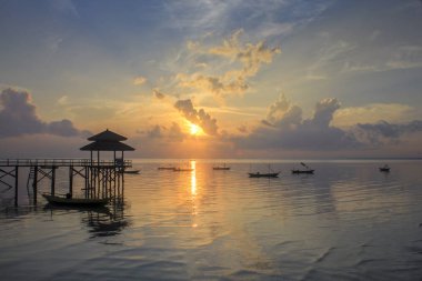 Surabaya, Endonezya 'nın Doğu Cava eyaletinin başkenti ve Jakarta' dan sonra ülkenin en büyük ikinci şehridir..