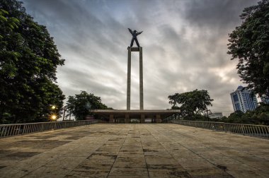 Jakarta resmi olarak Endonezya 'nın başkenti olan Jakarta' nın başkentidir. Jakarta Endonezya 'nın ekonomi, kültür ve siyasetinin merkezidir.