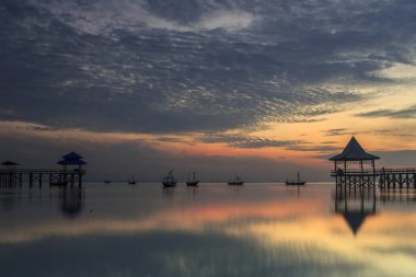 Kenjeran plajı Surabaya 'nın doğusunda, Surabaya Endonezya' ya 9 km uzaklıktaki Kenjeran bölgesinde yer almaktadır..