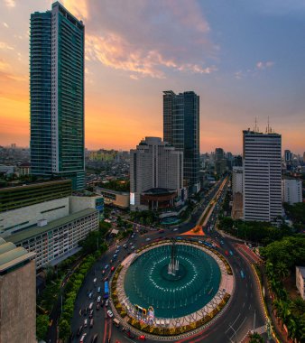 Jakarta resmi olarak Endonezya 'nın başkenti olan Jakarta' nın başkentidir. Jakarta Endonezya 'nın ekonomi, kültür ve siyasetinin merkezidir.