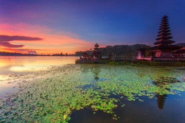 Bali Adası, Endonezya takımadalarının bir parçası ve dünyanın en ünlü Endonezya turizmidir. Bu adayı diğerlerinden daha özel yapan manzara ve eşsiz kültüre sahip.