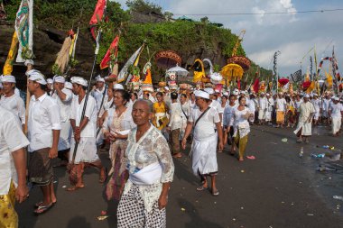 Bali Adası, Endonezya takımadalarının bir parçası ve dünyanın en ünlü Endonezya turizmidir. Bu adayı diğerlerinden daha özel yapan manzara ve eşsiz kültüre sahip.