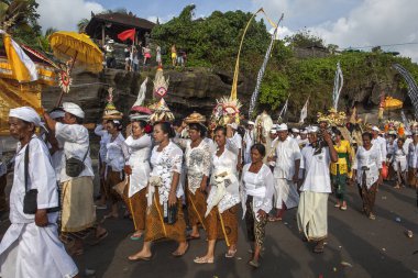 Bali Adası, Endonezya takımadalarının bir parçası ve dünyanın en ünlü Endonezya turizmidir. Bu adayı diğerlerinden daha özel yapan manzara ve eşsiz kültüre sahip.