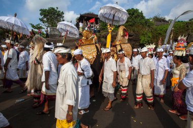 Bali Adası, Endonezya takımadalarının bir parçası ve dünyanın en ünlü Endonezya turizmidir. Bu adayı diğerlerinden daha özel yapan manzara ve eşsiz kültüre sahip.