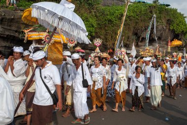 Bali Adası, Endonezya takımadalarının bir parçası ve dünyanın en ünlü Endonezya turizmidir. Bu adayı diğerlerinden daha özel yapan manzara ve eşsiz kültüre sahip.