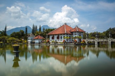 Klungkung Sarayı (resmi adı Puri Agung Semarapura), Endonezya 'nın Bali kentindeki Klungkung Regency' nin başkenti Semarapura 'da bulunan tarihi bir binadır.. 