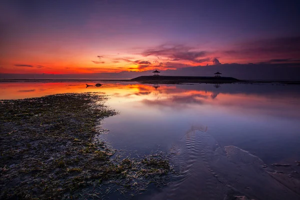 Sanur Endonezya Nın Bali Adasının Güneydoğusunda Bir Sahil Kasabasıdır Kumsalın — Stok fotoğraf