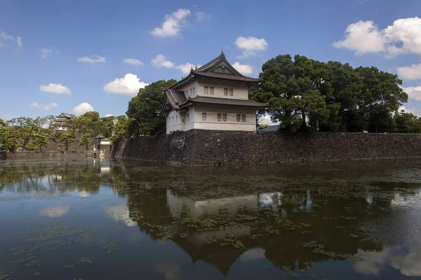 東京御所 東京御所 日本の天皇の通常の住居 千代田区に位置する広大な公園のようなエリアで 皇居や皇室の邸宅など いくつかの建物が入っています — ストック写真