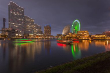 Tokyo 'nun güneyindeki bir Japon şehri olan Yokohama, 1859 yılında dış ticarete açılan ilk Japon limanlarından biriydi. Yüzlerce Çin restoranı ve dükkanı olan büyük bir Çin mahallesi var..