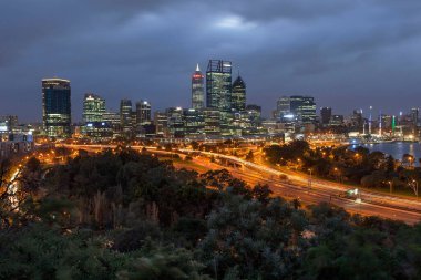 Perth, Avustralya 'nın Batı Avustralya eyaletinin başkenti ve en büyük şehridir. Avustralya 'nın en kalabalık dördüncü şehridir..