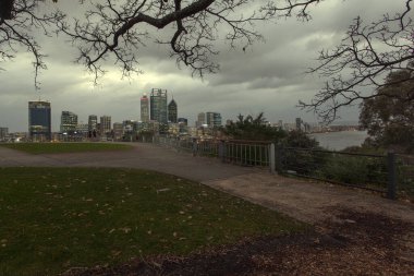 Perth, Avustralya 'nın Batı Avustralya eyaletinin başkenti ve en büyük şehridir. Avustralya 'nın en kalabalık dördüncü şehridir..