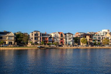 Perth, Avustralya 'nın Batı Avustralya eyaletinin başkenti ve en büyük şehridir. Avustralya 'nın en kalabalık dördüncü şehridir..