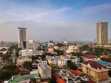 Surabaya, Endonezya 'nın Doğu Cava eyaletinin başkenti ve Jakarta' dan sonra ülkenin en büyük ikinci şehridir. 09 09 2025