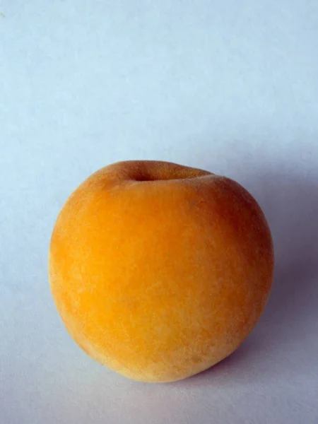 Whole Ripe Peach — Stock Photo, Image