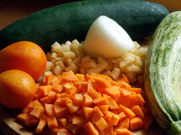 Sağlıklı beslenme kavramı olarak salata için sebze
