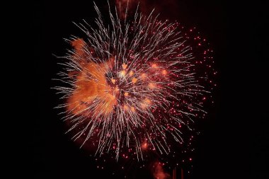 Ucuz Havai fişek, şehri, kırmızı. 