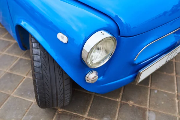 Eski bir küçük araba Far