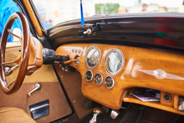 Eski bir araba ahşap iç