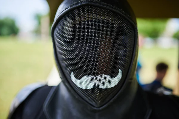 Maschera recinzione, nero con i baffi — Foto Stock