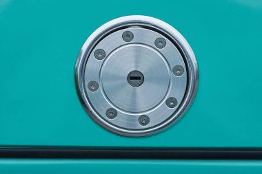 Araba yakıt tankı kapağı kilidi ile