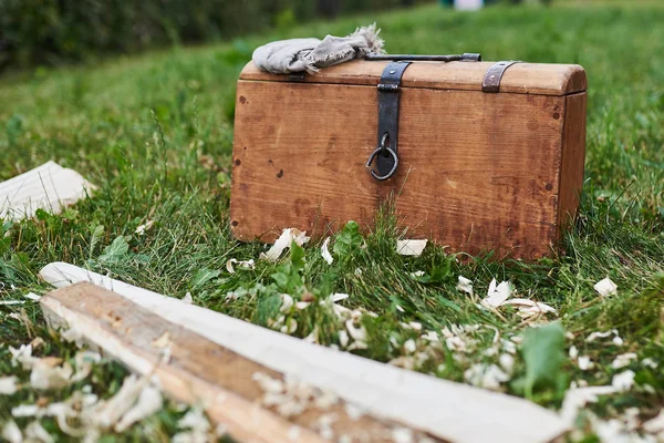 Medieval chest with a handkerchief standing on the grass — Stock Photo, Image
