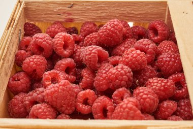 Sepet lezzetli kırmızı ahududu. 