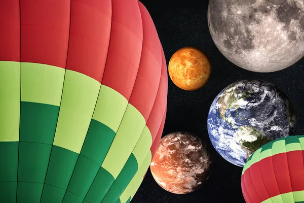 Ballon a háttérben, a bolygók és a világűr. Ez a kép a Nasa berendezett elemei — Stock Fotó