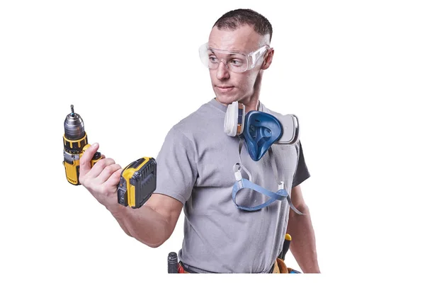 Hombre, constructor, gafas, destornillador en la mano, aislado sobre fondo blanco . — Foto de Stock