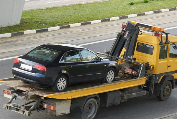 Araba arka manzaralı çekici kamyon