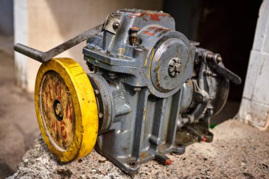 Eski filme asansör motoru