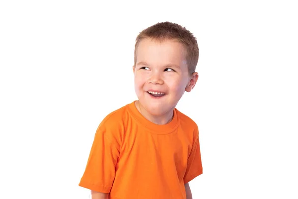 Kleine schattige jongen maken van grappige gezichten, geïsoleerd op witte achtergrond — Stockfoto