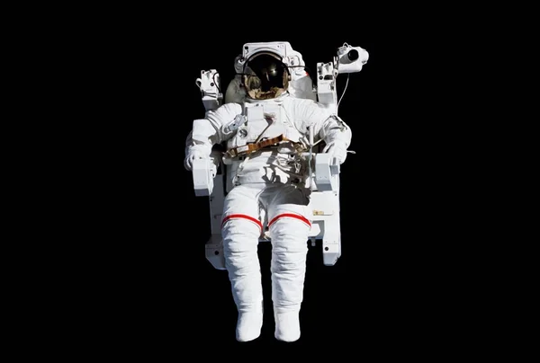 El astronauta en un traje espacial, en un espacio exterior, sin seguro, aislado sobre un fondo negro. Elementos de esta imagen fueron proporcionados por la NASA — Foto de Stock