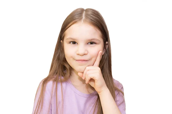 La niña mira pensativamente en el marco, y apoya su mejilla con su mano. Aislado sobre un fondo blanco . — Foto de Stock