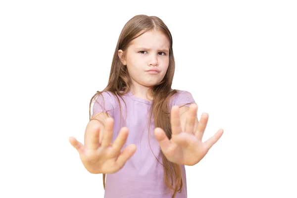 어린 소녀는 거절하고 손을 내미는다. 흰색 배경에 격리. — 스톡 사진