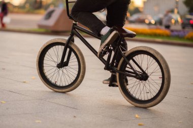 Çeşitli numaralar için Bmx motosikleti.