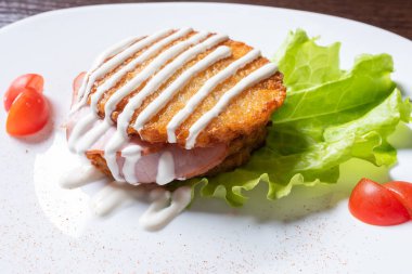 Jambonlu ve otlu patatesli gözleme..