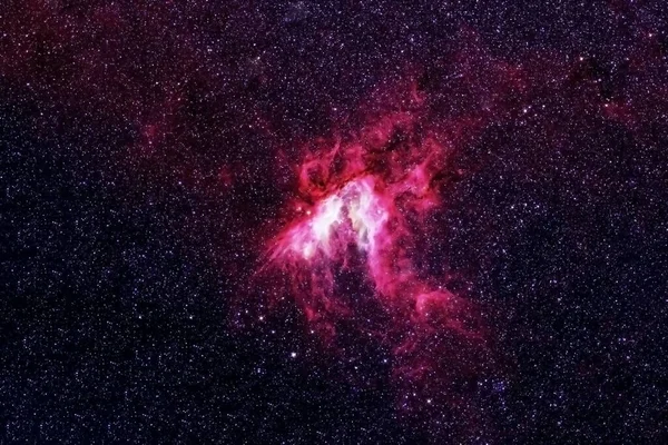 Červená galaxie s hvězdami a mlhovinami. Prvky tohoto obrazu poskytnuté NASA byly. — Stock fotografie