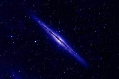 Derin uzayda güzel mavi galaksi. NASA tarafından desteklenen bu görüntünün elementleri.