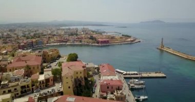 bir deniz feneri ile defne güzel görünümü