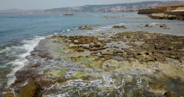 Krásný pohled shora na korálové pláži, krásná mořská vlna — Stock video