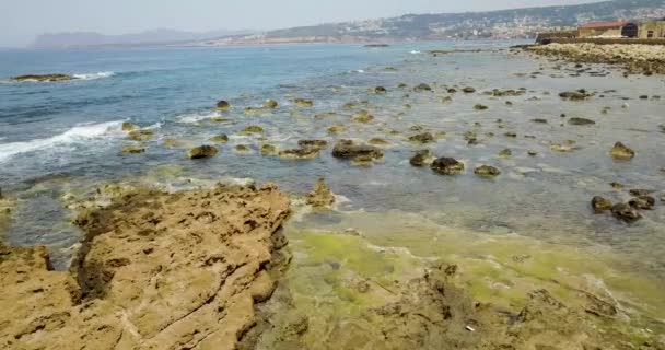 Schöner Blick von oben auf den Korallenstrand — Stockvideo