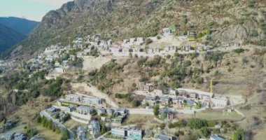 4k Alpler'de dağ şehirde güzel görünümü