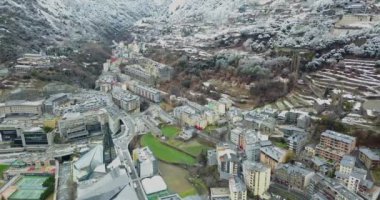 4k Alpler'de dağ şehirde güzel görünümü