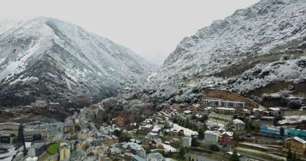 Bella vista della città di montagna nelle Alpi in 4k — Video Stock