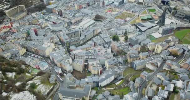 Bela vista da cidade montesa nos Alpes em 4k — Vídeo de Stock