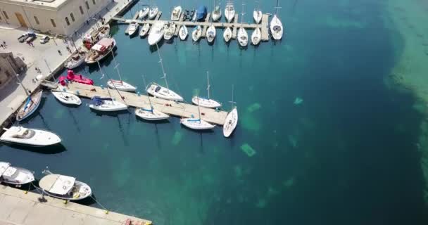 从希腊城市码头的顶部看风景 — 图库视频影像