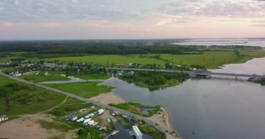 Büyük güzel nehrin üstten görünüm