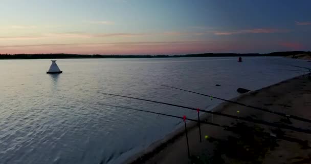 Hermosa vista desde la cima del río y puesta de sol — Vídeo de stock