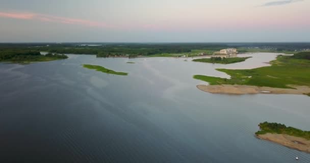 Belle vue depuis le sommet de la rivière et le coucher du soleil — Video